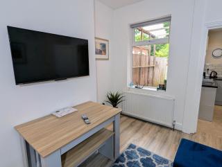 Contractors 4BR Home, Newly Refurb, Nr Centre - 1