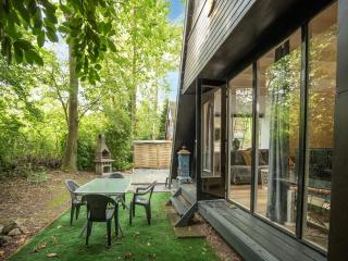 Lanaken Lakeside Cabin Stay - 9
