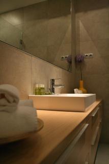 Captivating Design Loft in the Pulsing City Center - 4