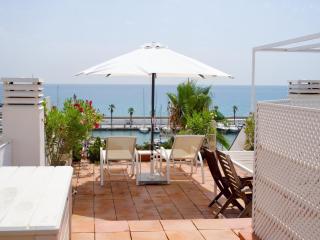 Stunning sea views over marina with swimming pool - 8