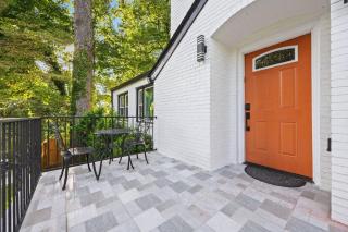 Spacious 5BR Yard Access Grant Park - 9