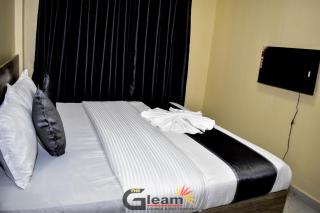 The Gleam Hotel - 9
