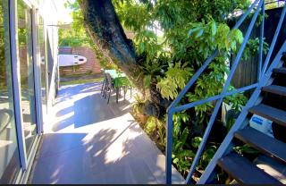 Tiny house under a tree by Vaiava beach - 7