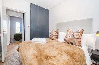 Paarl 225 - Lux Modern 2 Bedroom Apartment with Parking - 1