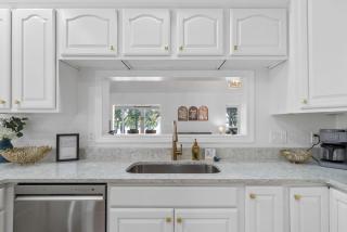 Bluebird Sanctuary w Stunning Sunset Views Sleeps 28 - 6