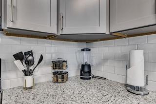 Luxe King 2BR Suite Mins to Downtown Durham - 9