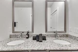 Luxe King 2BR Suite Mins to Downtown Durham - 6