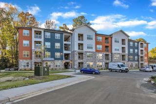 Luxe King 3BR Suite Mins to Downtown Durham - 9