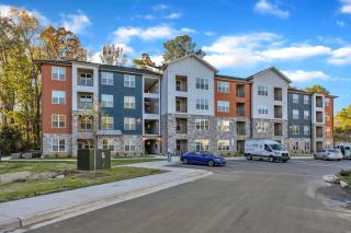 Luxe King 3BR Suite Mins to Downtown Durham - 8