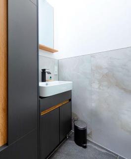 Best location, stylish and modern - 6