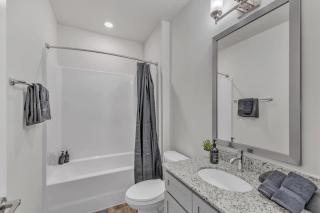 Luxe King 3BR Suite Mins to Downtown Durham - 8