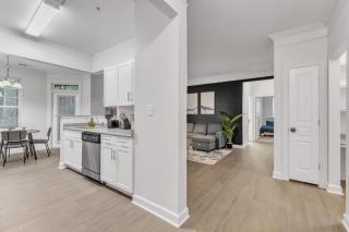 Upscale King 2BR Suite Mins to Downtown Raleigh - 8