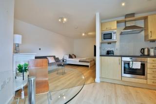 Modern & Bright Central Swansea Studio - Swansea - 3