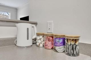 Upscale King 1BR Suite to Downtown Raleigh - 5