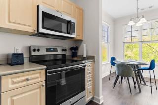 Upscale King 2BR Suite Mins Downtown Raleigh - 4
