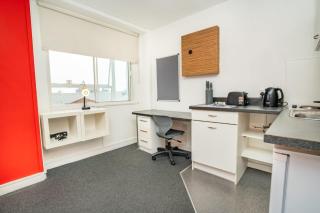Bright & Roomy Central Coventry Budget Studio - 7