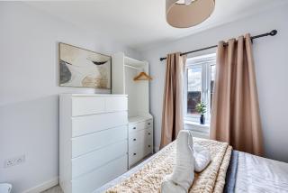 The Coach House - 8 minutes to City Centre - Driveway Parking, Self-Check-In, Aircon and Fast WiFi by Yoko Property - 5