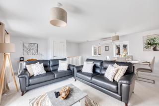 The Coach House - 8 minutes to City Centre - Driveway Parking, Self-Check-In, Aircon and Fast WiFi by Yoko Property - Milton Keynes - 2