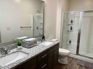 Upscale King 3 Bed Suite to Uptown Charlotte - 1