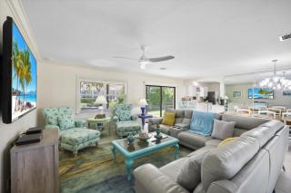 Pet-friendly waterside home with pool/steps to beach - 9