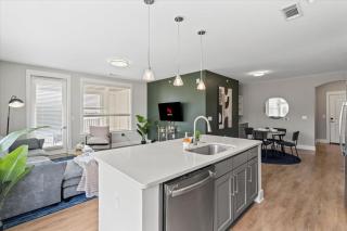Luxe King 3BR in Waverly Charlotte - 6