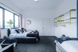 Large flat Salford free parking - 3
