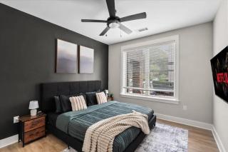 Luxe King 3BR Suite in Waverly Charlotte - 0