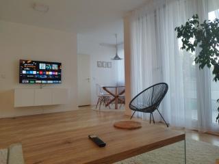 Bright & Comfy Apartment - 3