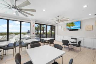 Extremely rare walkout unit just steps from beach - Marco Island - 5