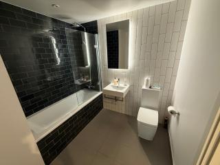 Luxury 2 Bed 2 Bath - Royal Wharf - Londra - 6