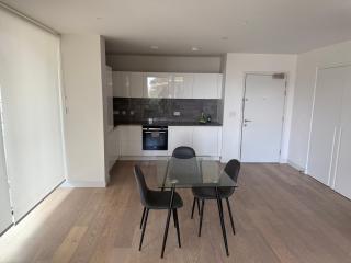 Luxury 2 Bed 2 Bath - Royal Wharf - Londra - 7