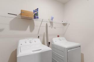 Luxe King 3 Bedroom Suite North Raleigh - 1