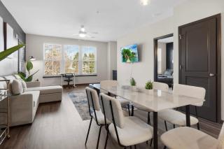 Luxe King 3 Bedroom Suite in North Raleigh - 4