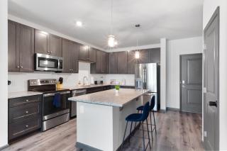 Luxe King 2 Bedroom Suite in North Raleigh - Wake Forest - 2