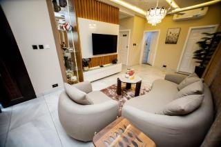 Royal Luxe 2BR with smart lock, Fast WiFi & secure parking in Oyarifa, Accra - 6