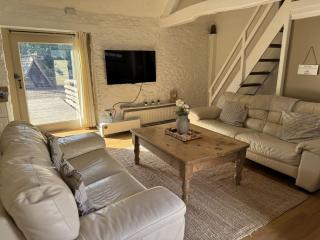 The Parlour Cotswolds Farm Stay With Pool - 9