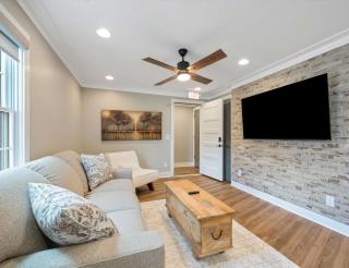 Carters Court Serene Suite - 9