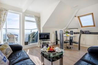 Penthouse Lemain Garden Apts - 5