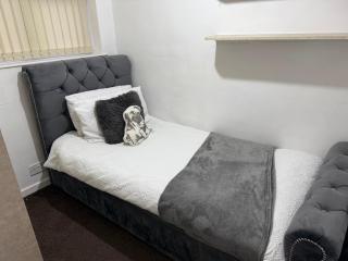 Tranquil Leicester Retreat in Oadby - 9