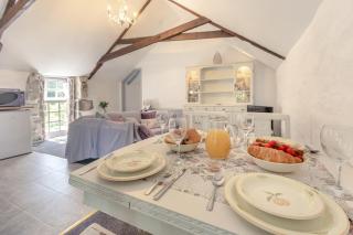 The Hayloft at Hembal Manor - 8