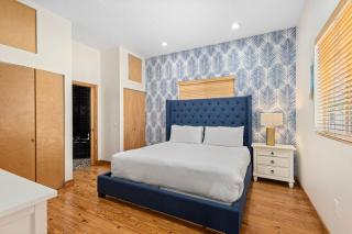 AMI BeachHouse, SLEEPS 13! Beach View, Rooftop Deck, SwimSpa, Pool Table, Putting Green - 4