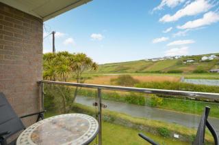 Pool and Valley View - Mawgan Porth - 8