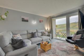 Pool and Valley View - Mawgan Porth - 9