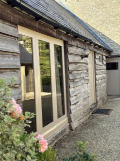 The Parlour Cotswolds Farm Stay With Pool - 5