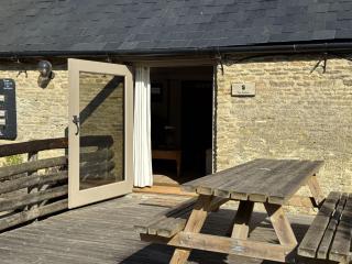 The Parlour Cotswolds Farm Stay With Pool - 8