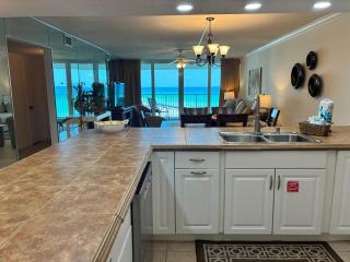 2054 Shoreline Towers Beach Front spacious with open balcony - 4