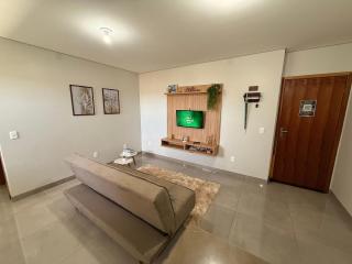 Lindo apartamento de 2/4 com ar condicionado em prédio familiar - 2