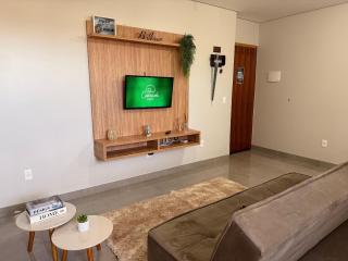 Lindo apartamento de 2/4 com ar condicionado em prédio familiar - 1