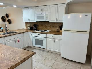 2054 Shoreline Towers Beach Front spacious with open balcony - 2