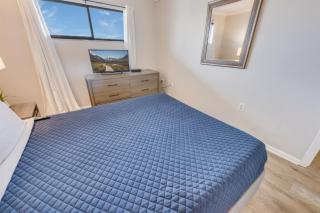 Meridian Plaza, pools, lovely decor, new, nice! - 7